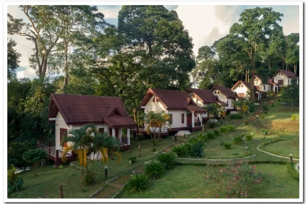 Falls View Resort Pakxong (E-Tu Waterfall Resort)