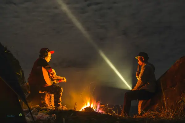 ຍ່າງປ່າ, ຕັ້ງແຄ້ມທີ່ພູຫຍ້າຄາ, ຊົມທະເລມອກ