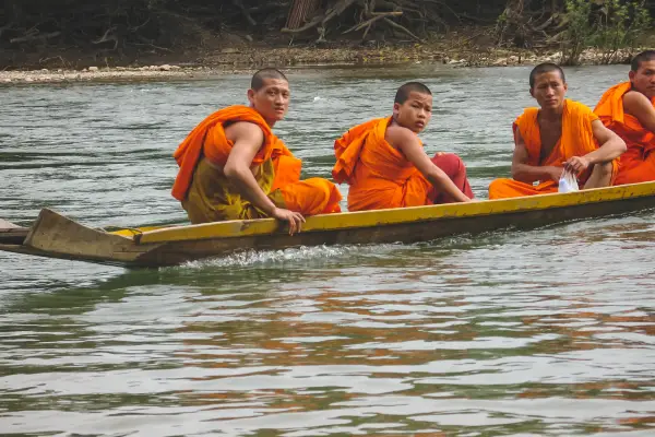 ປະສົບການໃນການສຳຫຼວດວັງວຽງ (1)}