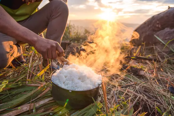 ຍ່າງປ່າ, ຕັ້ງແຄ້ມທີ່ພູຫຍ້າຄາ, ຊົມທະເລມອກ