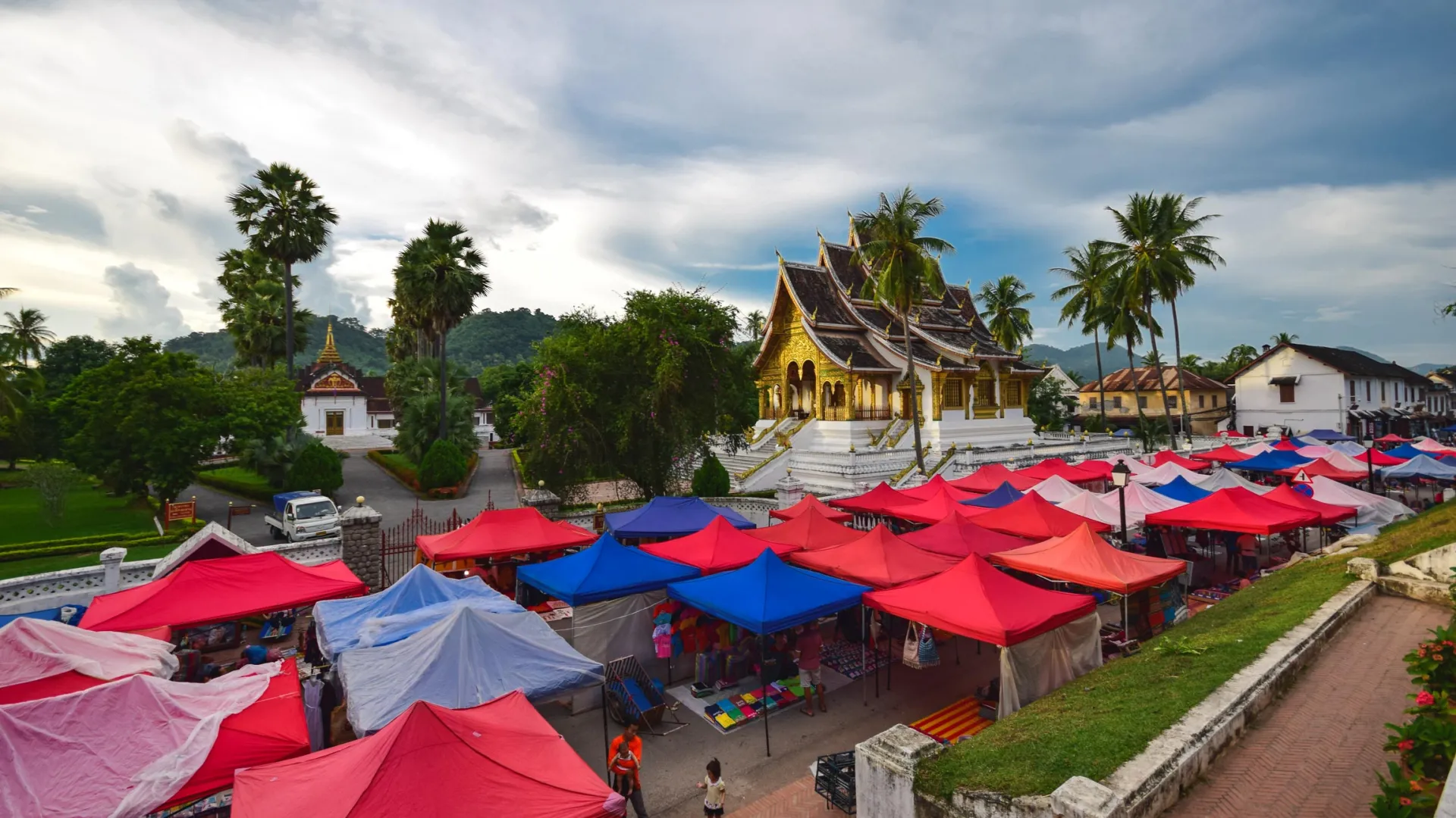 Handicraft Night Market in front of Royal Museum in Luang Prabang