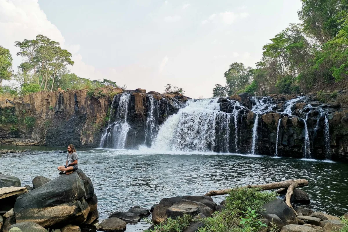 ตาดเลาะ และ ตาดฮัง