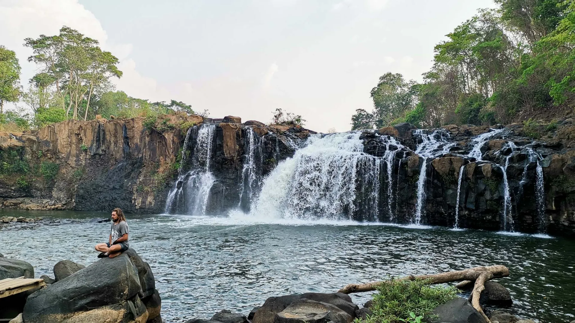 ตาดเลาะ และ ตาดฮัง