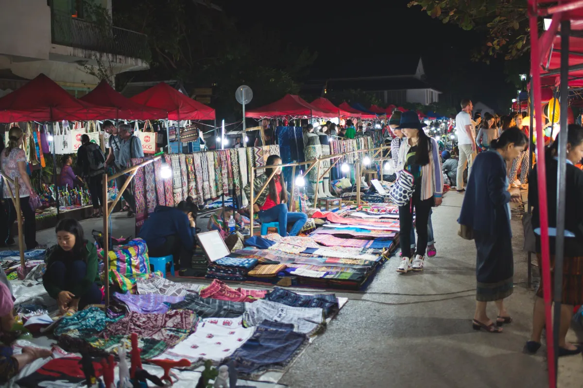 手工艺品夜市在琅勃拉邦