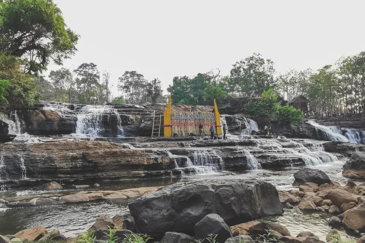 ตาดเลาะ และ ตาดฮัง