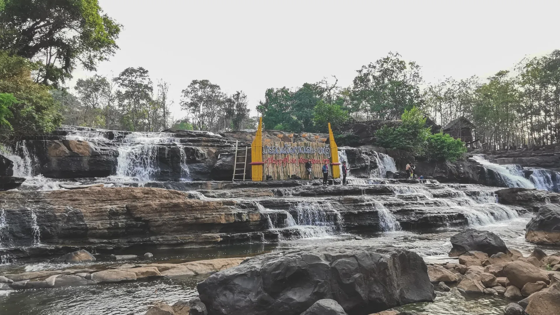 ตาดเลาะ และ ตาดฮัง