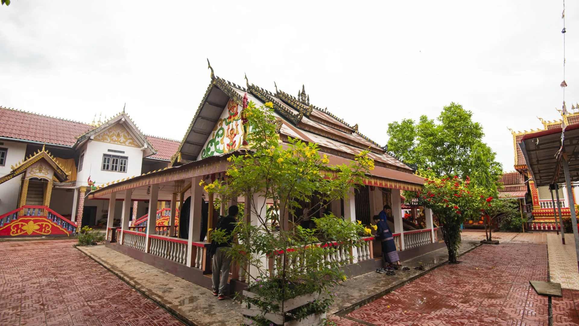 Vat Sakhae or Vat Ong Saen