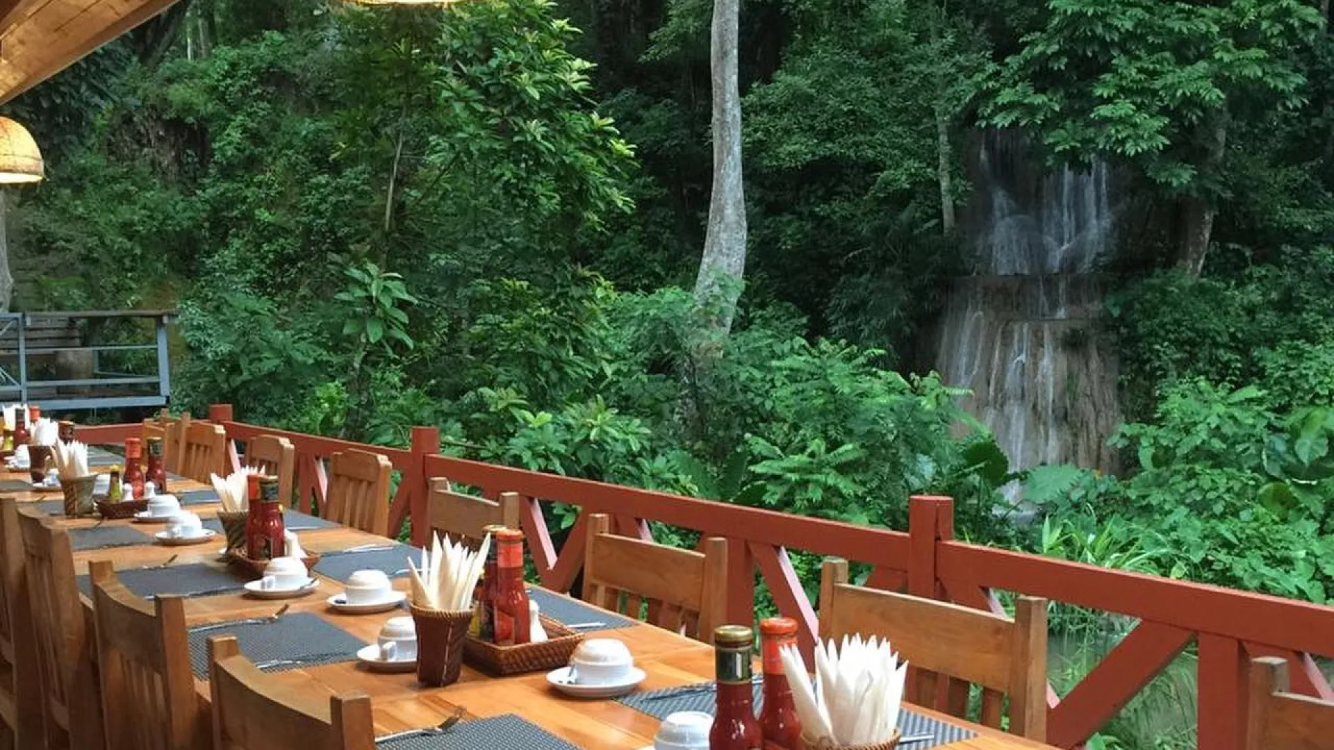 Tad Hoi Khua Restaurant