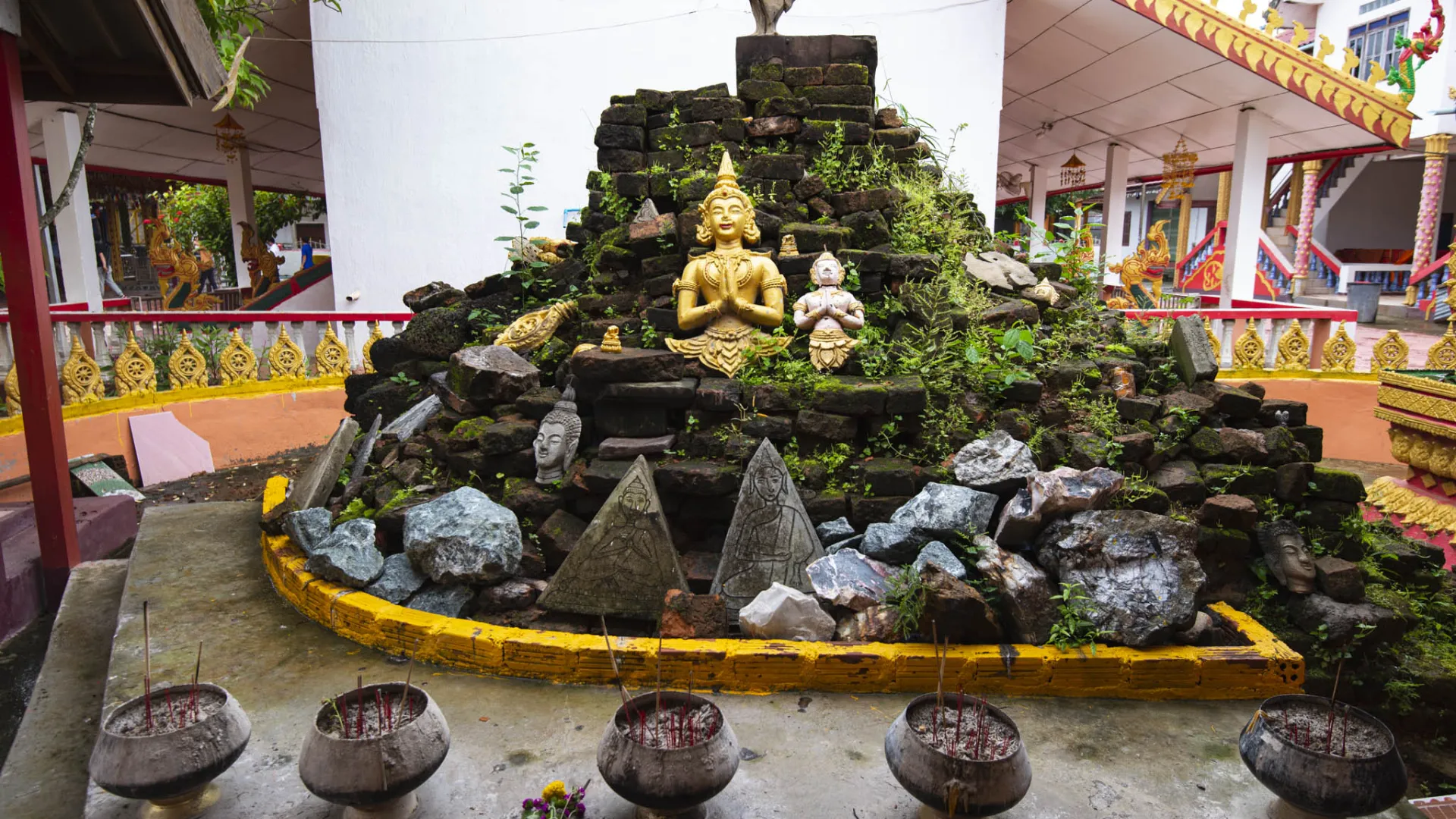 Vat Sakhae or Vat Ong Saen