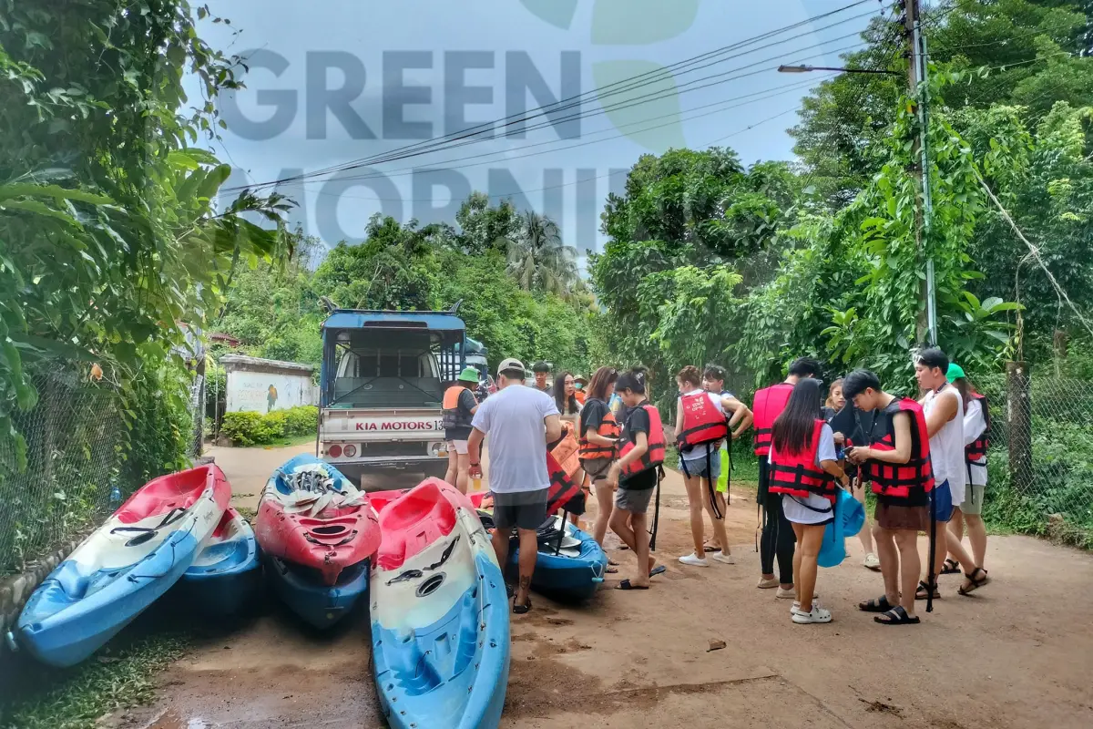 Kayaking on Nam Song River in Vang Vieng