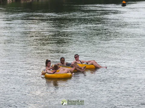 ສຳຫຼວດເມືອງວັງວຽງ