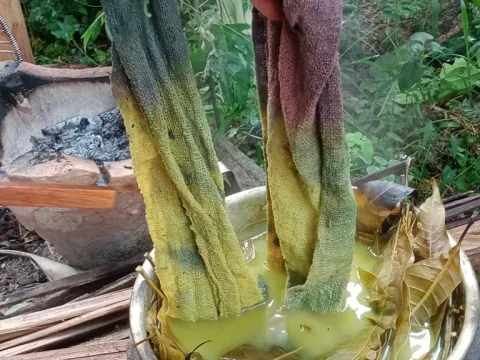 Full-Day Natural Dye Workshop At BanLue Handicrafts Center