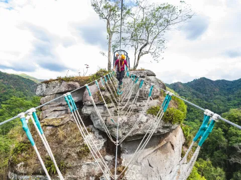 度假村车游，徒步旅行，欣赏从Phu Toh Hin眺望的全景。