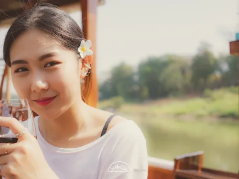 ລ່ອງເຮືອເບິ່ງຕາເວັນຕົກດິນກັບໂຮງແຮມ Belmond La Residence Phouvao