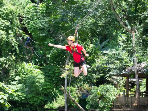 半日滑索和参观两个洞穴