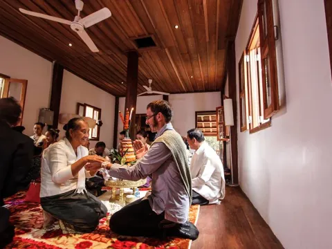 ผูกแขนเรียกขวัญ