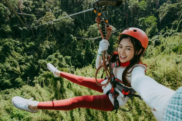 ຂີ່ສະລິງໂດຍຜ່ານການໄຕ່ຕາໜ່າງ, ຂົວອູ່, ຊົມນໍ້າຕົກ, ຢືນແປ້ນ