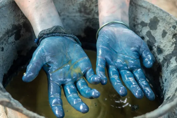 ทริปครึ่งวัน เวิร์คช็อปย้อมสีธรรมชาติที่ศูนย์หัตถกรรมบ้านลือ