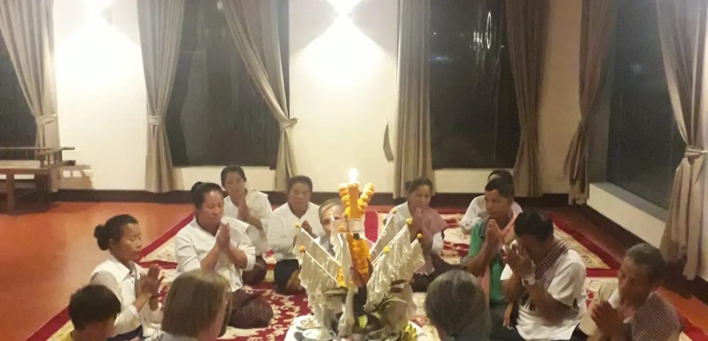 พิธีบาสีที่ชั้นเรียนทำอาหารท้องถิ่น