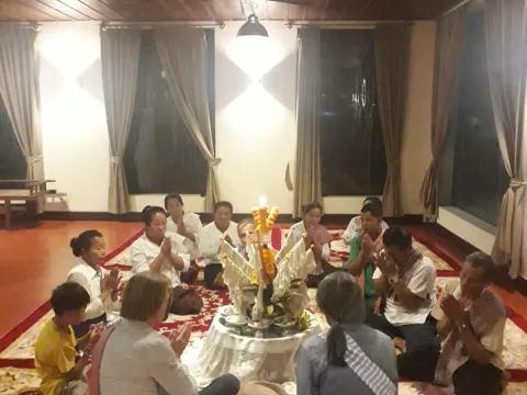 พิธีบาสีที่ชั้นเรียนทำอาหารท้องถิ่น