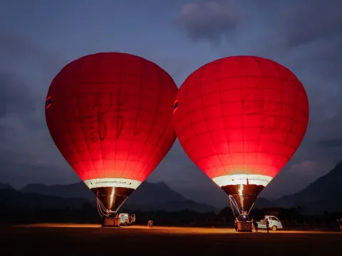 ขี่บอลลูนดูพระอาทิตย์ขึ้น