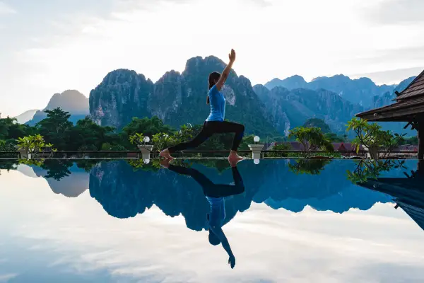 ຫຼິ້ນໂຍຄະໃນວັງວຽງ