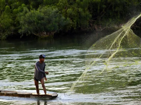 2 Day Fish Like a Local & Picnic on the Nam Ou River & Overnight Camping
