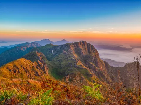 เดินป่า, ตั้งแคมป์ที่ภูหญ้าคา, ภูผาหิน