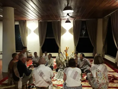 พิธีบาสีส่วนตัวและการแสดงดนตรีเต้นรำแบบดั้งเดิม