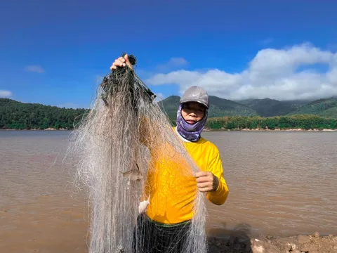 1-Day Mekong River Fishing Experience in Luang Prabang