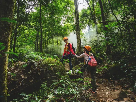 ATV（全地形车）、徒步、空中走廊、瀑布和绳降。